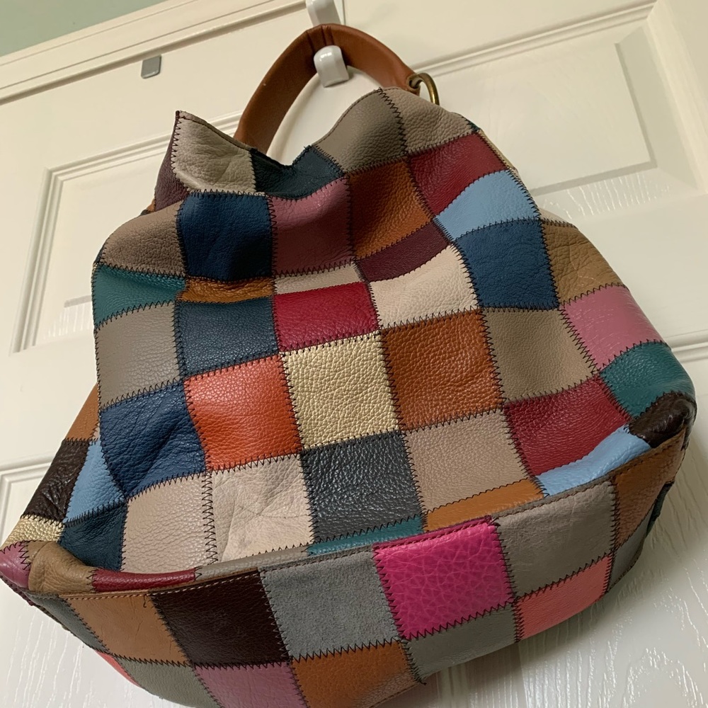 Multicolor leather shoulder bag.